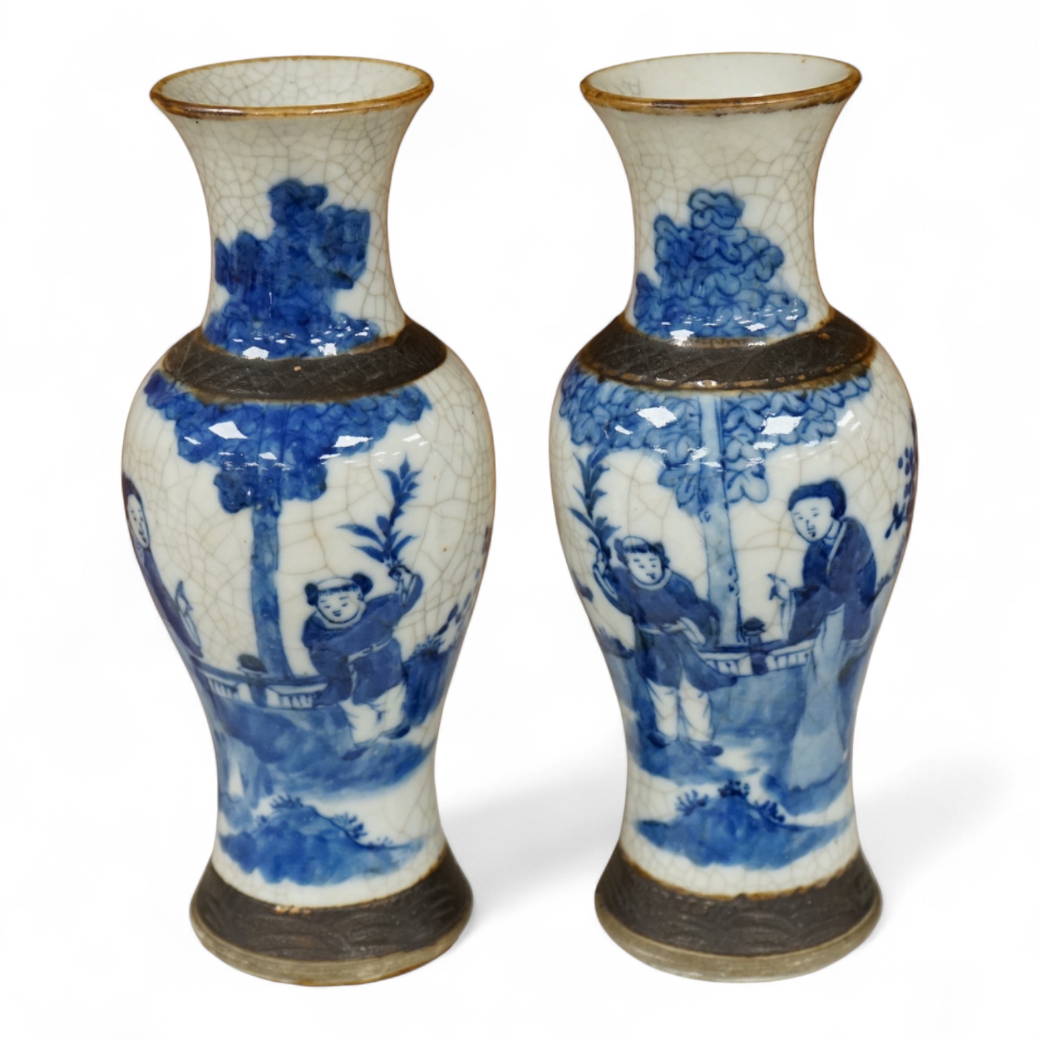 A pair of Chinese blue and white crackle glaze vases, late 19th century, 26cm high